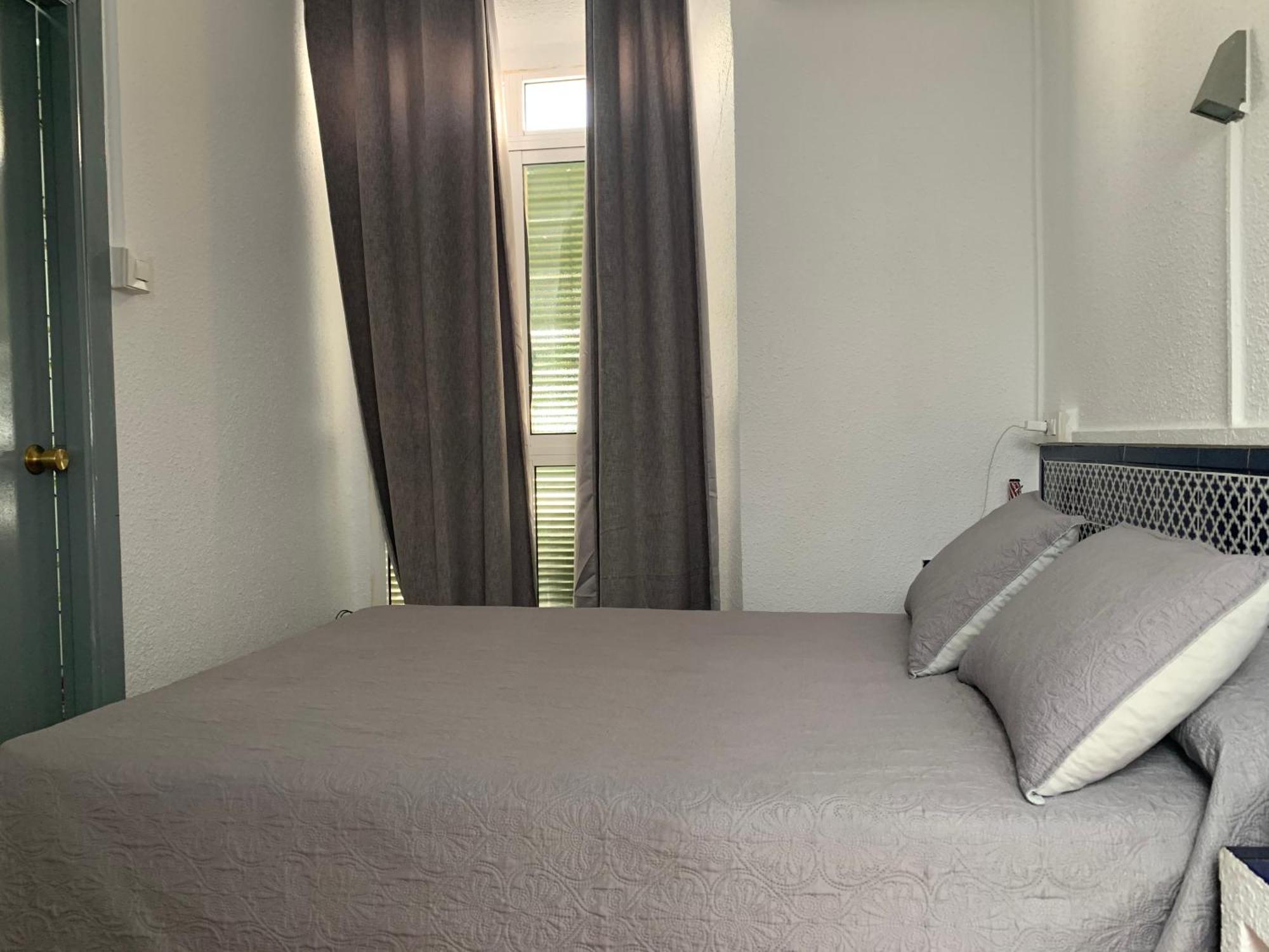Hostal Alcobia, Seville